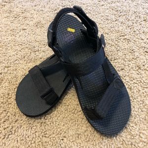 Free water sandals